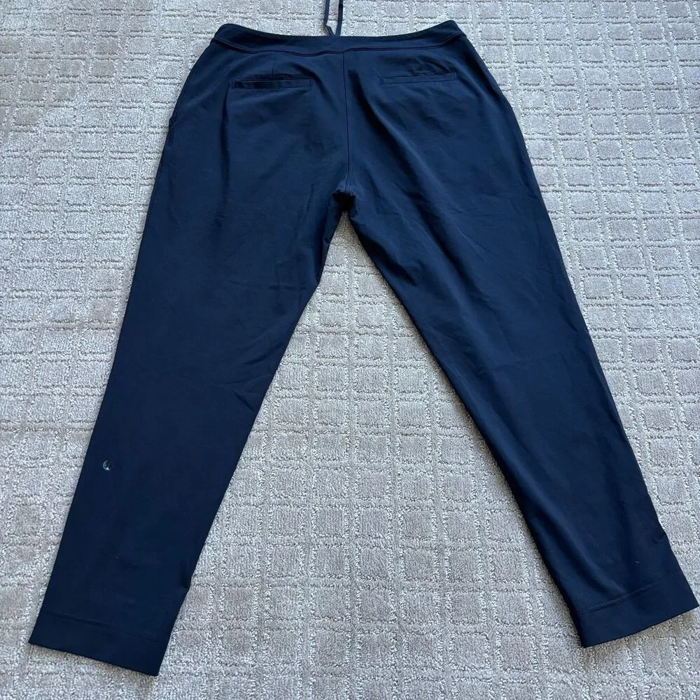 Lululemon Pull On Crop Pant Women's 10 Black Athleisure Casual Comfort Travel